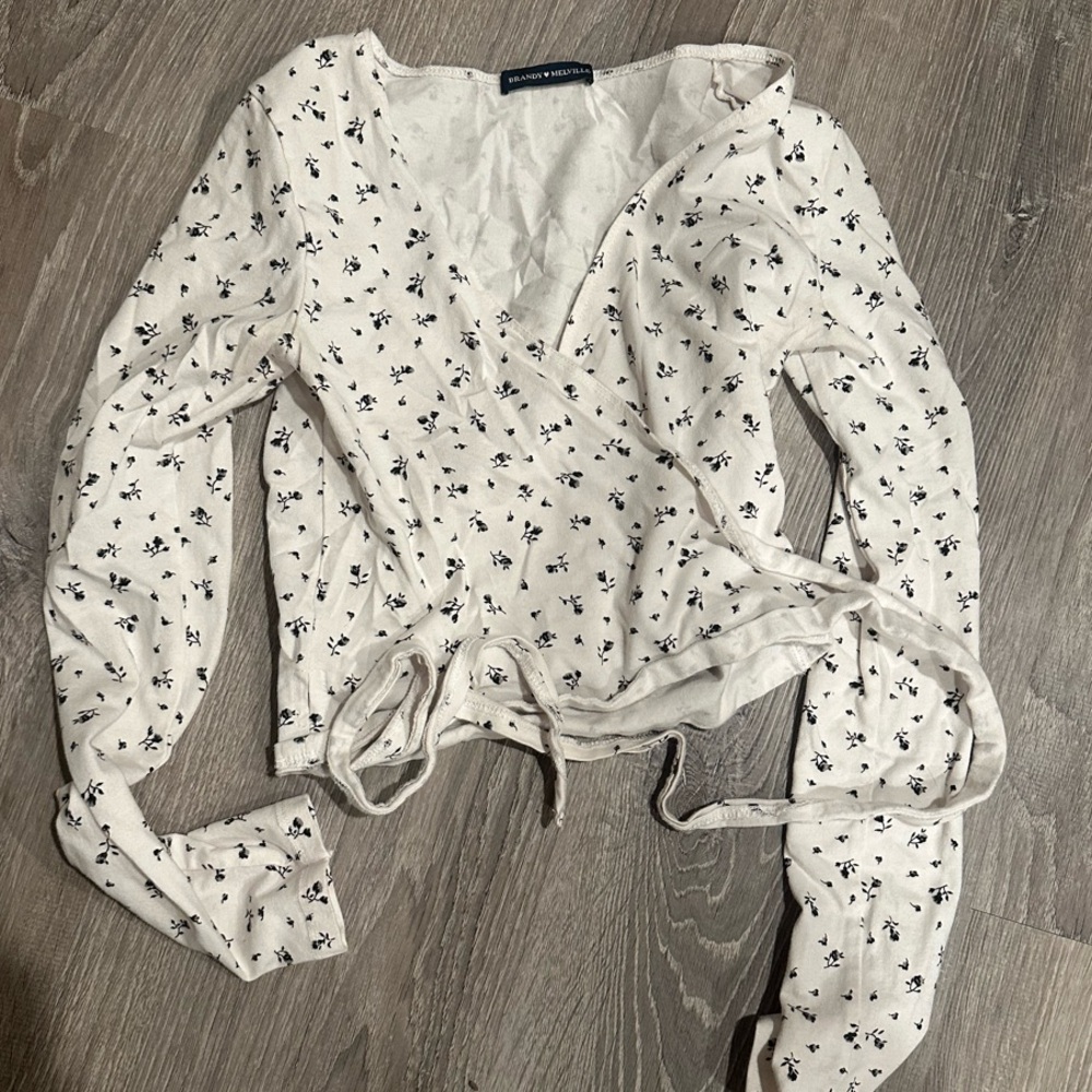 Brandy Melville wrap tie top in white floral